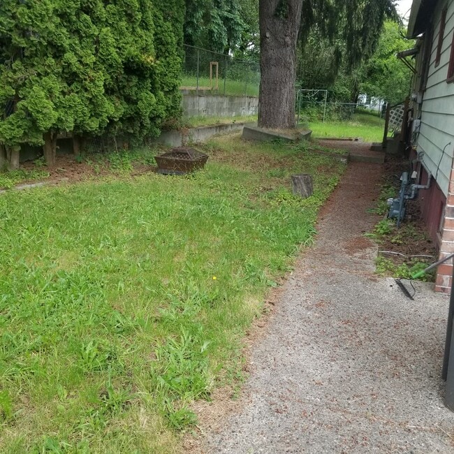 Building Photo - 2 bedroom with fully fenced yard in bremer...
