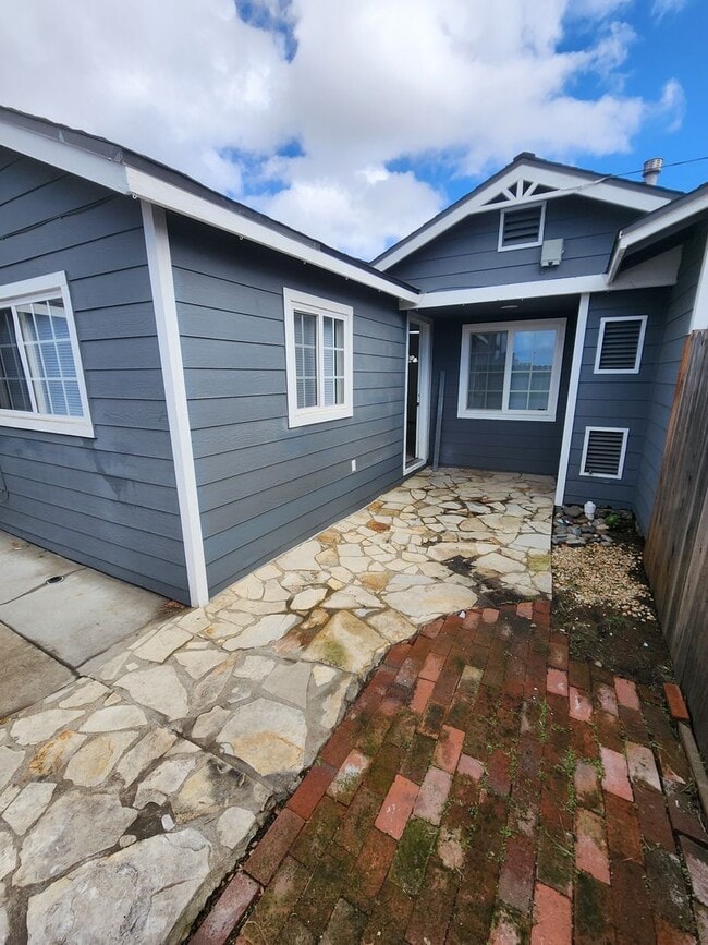 Building Photo - Charming Single Level, 2 Bed, 1 Bath in Grover Beach