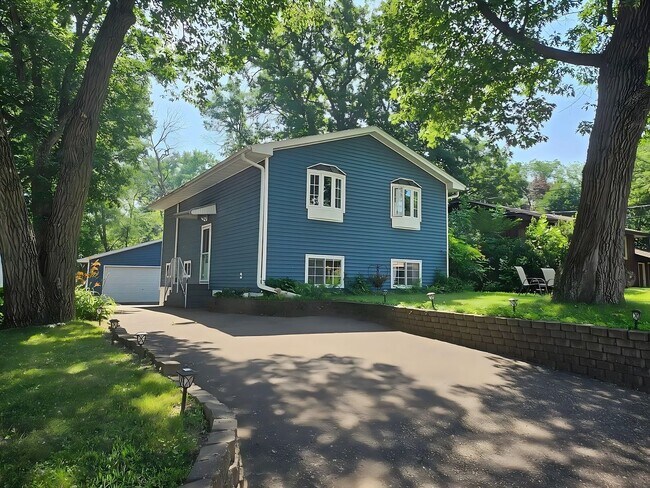 Building Photo - 5786 Lake Ave