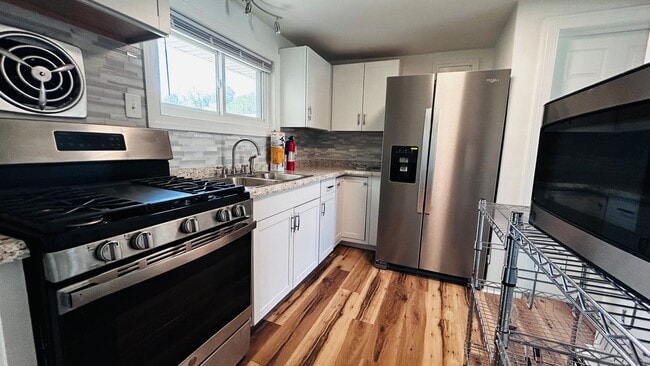 Building Photo - HAMPTON - BEAUTIFULLY UPDATED HOME