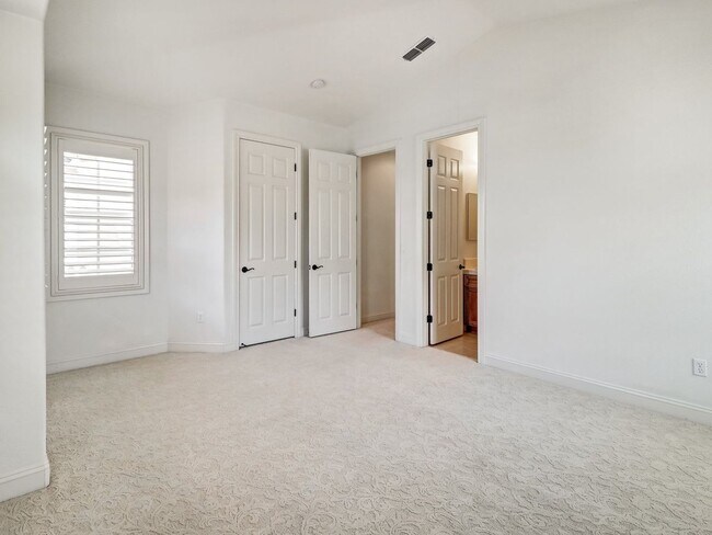 Building Photo - Beautiful custom home in The Promontory in...