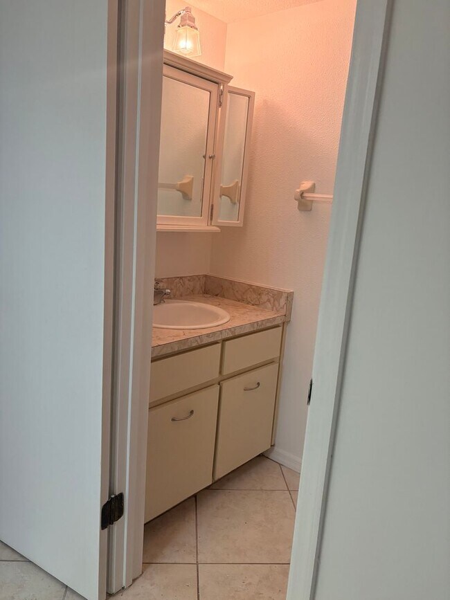 Building Photo - Spacious 1 bedroom at Pier 43!