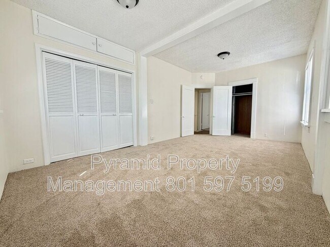 Building Photo - 1534 Garfield Ave S