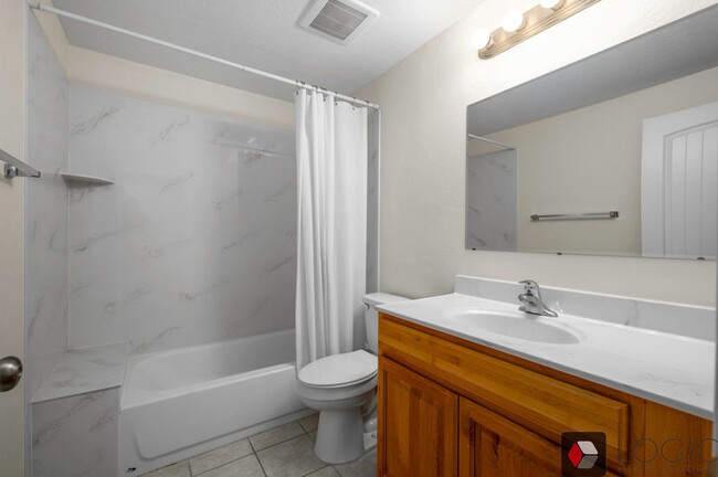 Building Photo - 3864 E Clubhouse Ln