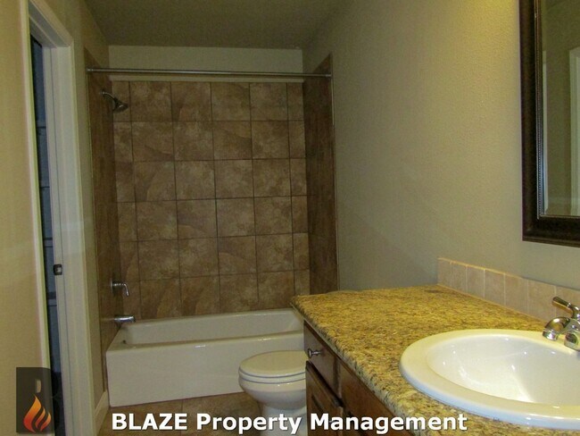Building Photo - City View 4 Bedroom