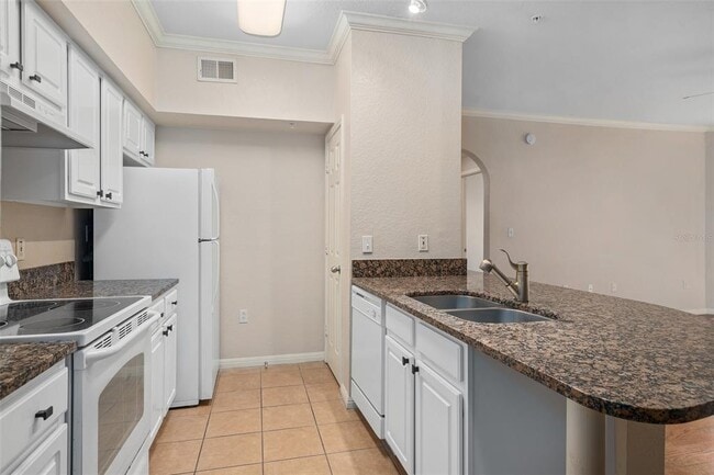 Building Photo - 911 N Orange Ave