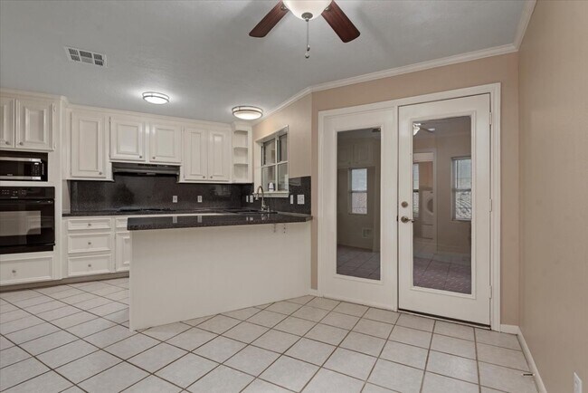 Building Photo - 14151 Buckingham Ln