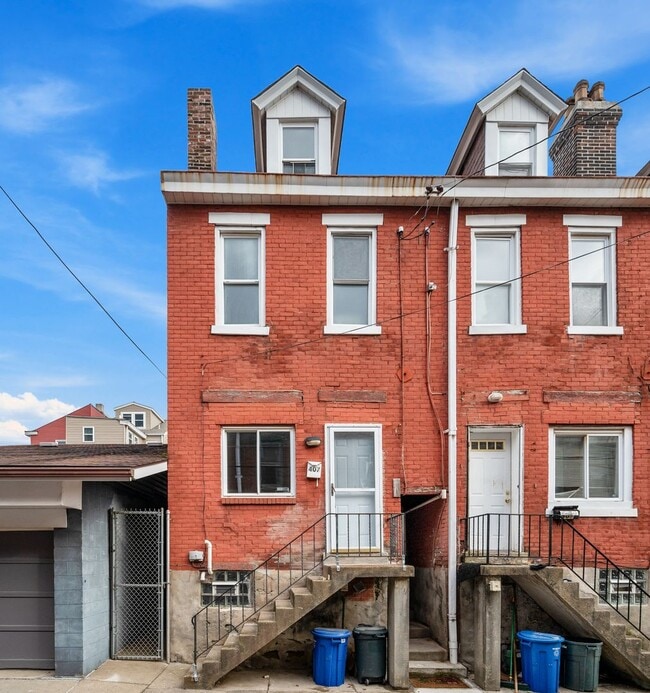 Building Photo - Updated 2 Bed 1 Bath Home With a Loft in Bloomfield - Available NOW!