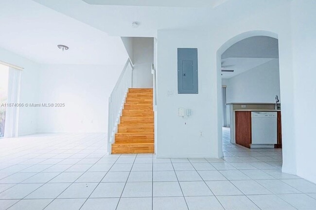 Building Photo - 784 SW 106th Ave