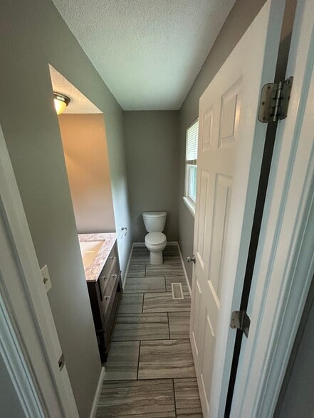 Master bath - 1675 Crystal Heights Rd