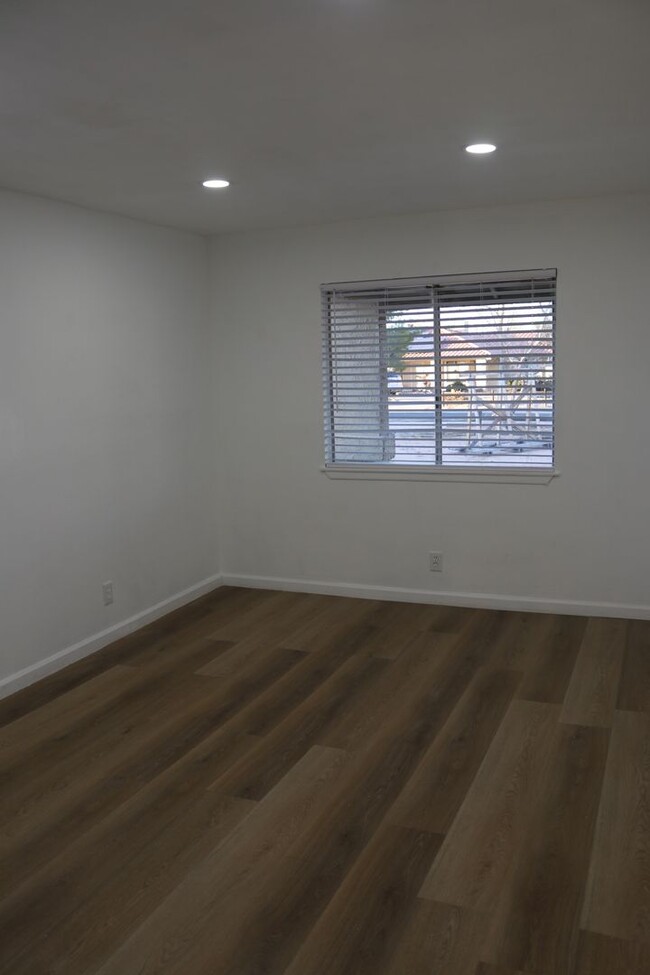 Building Photo - Spacious 3-Bedroom Home with Central A/C, ...