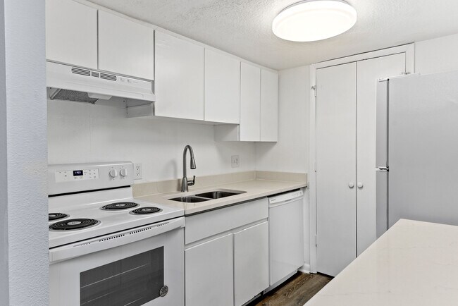 Columbia Park Apts (18) - Columbia Park Apartments