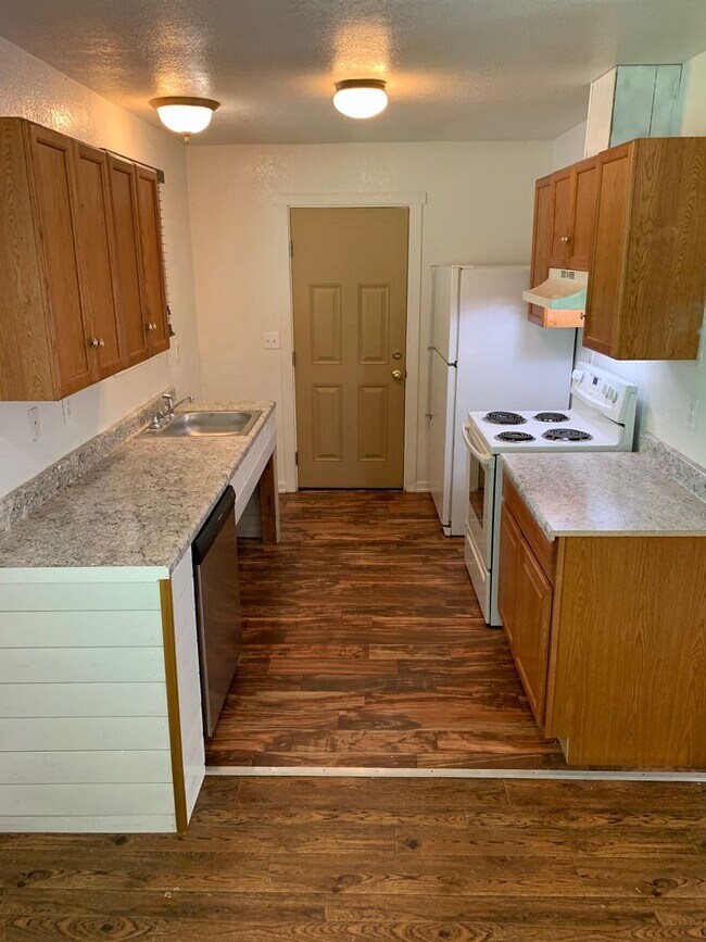 Building Photo - Shorecrest Beach Club Home- 3 bedrooms 1 b...