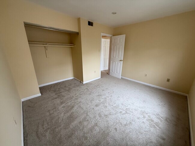 Building Photo - 1405 Key Pkwy