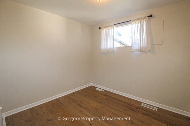 Building Photo - 4418 Colby Ave