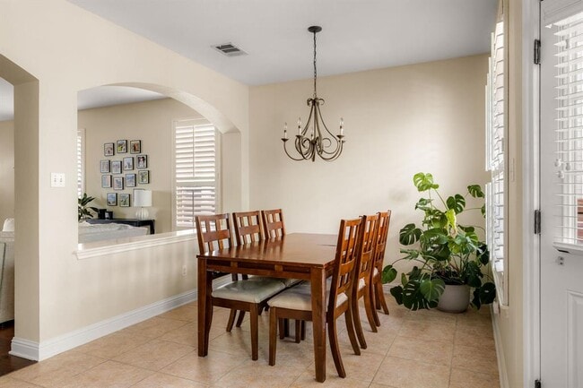 Building Photo - 1821 Village Oak Ct