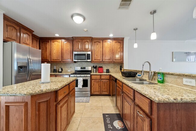 Building Photo - 18626 Prairie Larkspur Dr