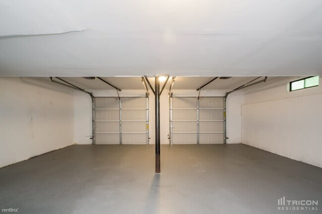 Building Photo - 3833 Greenbrook Dr