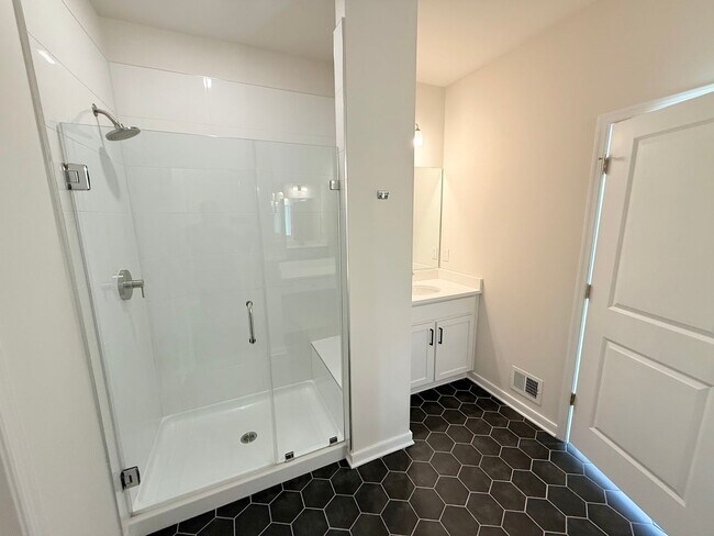 Building Photo - 2435 Ownby Ln