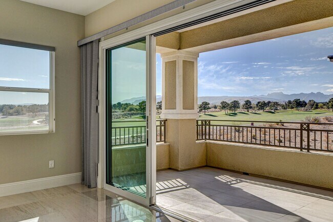 Building Photo - Mira Villa Condo