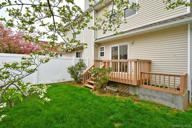 Building Photo - 21 Marwood Rd S