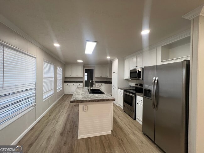 Building Photo - 71 Pine Ln