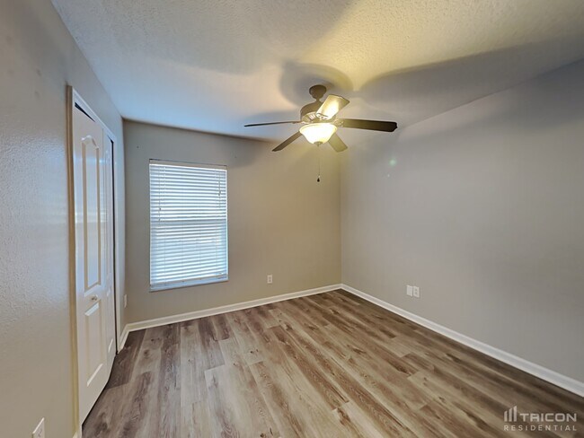 Building Photo - 10434 Soaring Eagle Dr