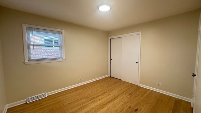 Building Photo - 7520 W Carmen Ave