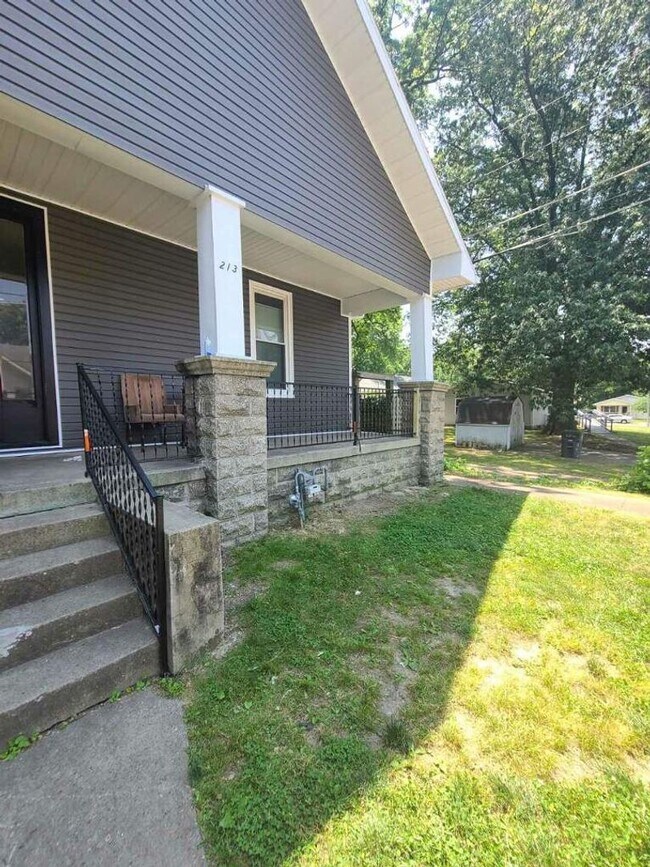 Building Photo - 213 Taylor Ave