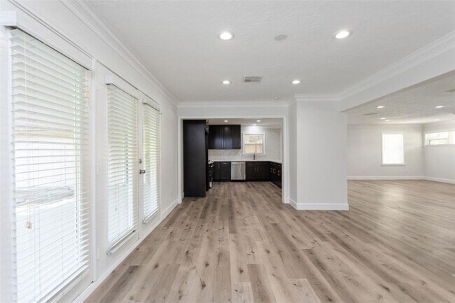 Building Photo - 10825 Willowisp Dr