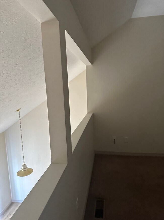 Building Photo - New laminate floors