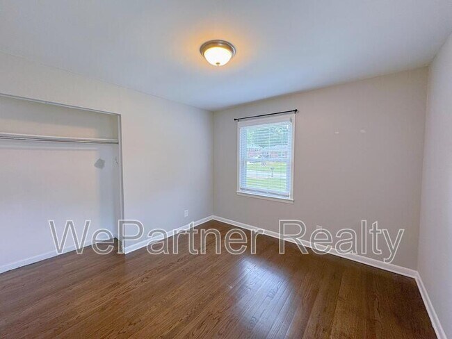 Building Photo - 3469 Navaho Trail SE