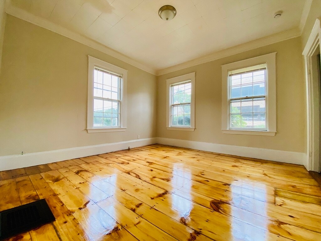 Building Photo - 18 Montvale Ave