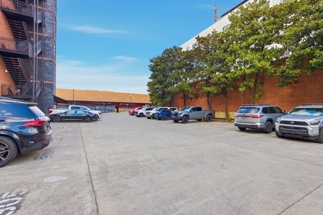 Building Photo - 220 W Jackson Ave