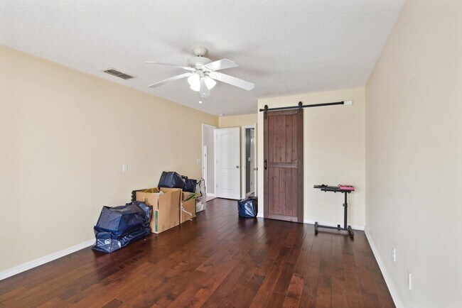 Building Photo - 4 Bedroom Single Family in Orlando