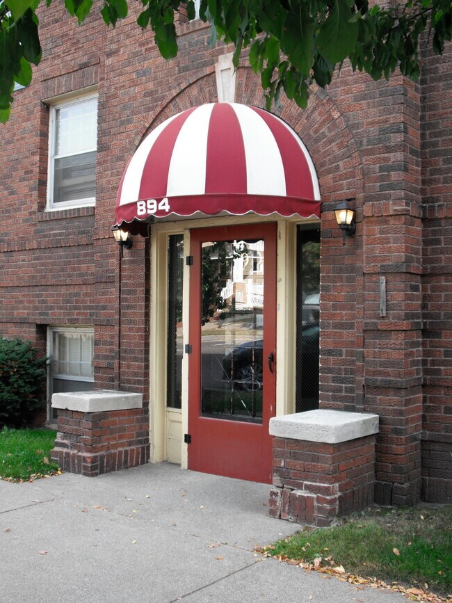 Building Photo - 894 St Clair Ave