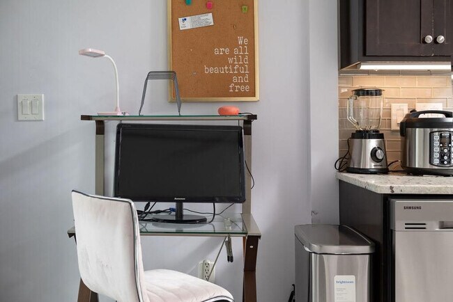 Building Photo - 7 Summit Ave