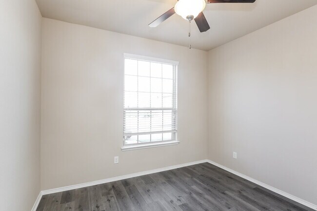 Building Photo - 517 Pawnee St