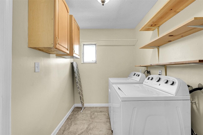 Building Photo - 709 SW Dorchester St