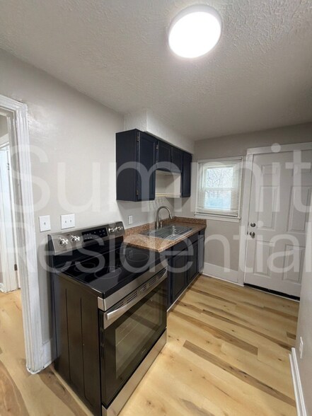 Building Photo - 3005 Linwood Ave