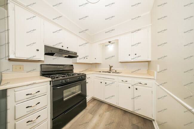 Building Photo - 2601 Yorkshire Ave