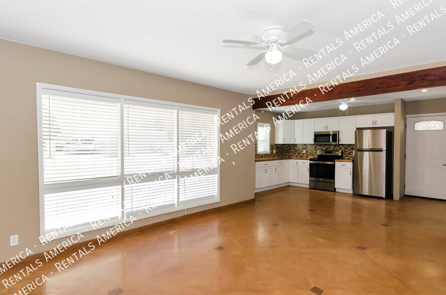 Building Photo - 5625 E 20th St