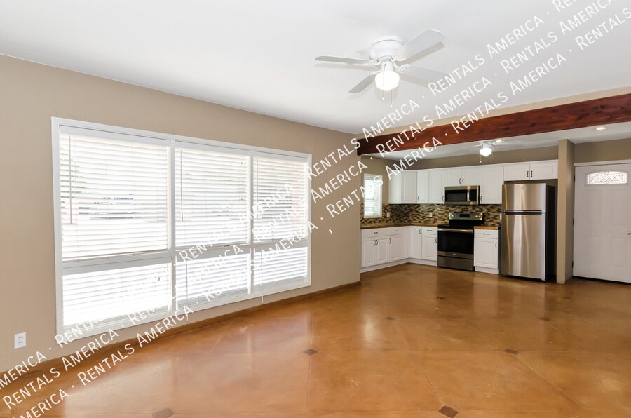 Building Photo - 5625 E 20th St