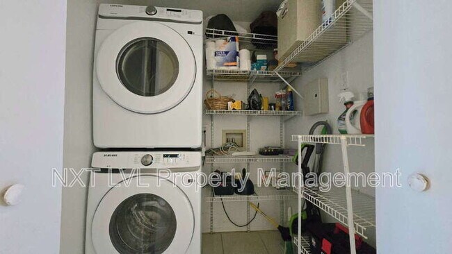 Building Photo - 4123 SW 21st Pl