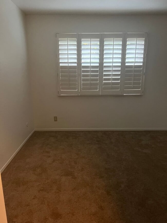 Building Photo - 55+ Home in Oceana Mission 1, Private End Unit!