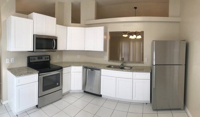 Building Photo - **COMING SOON**  3/2/2  Conveniently Located