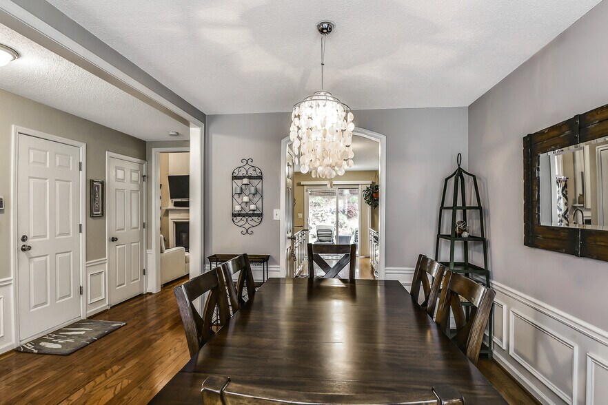 Building Photo - 6165 Pattingham Dr