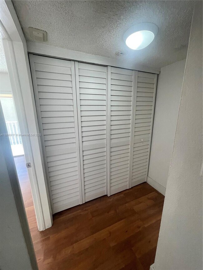 Building Photo - 5330 SW 77th Ct
