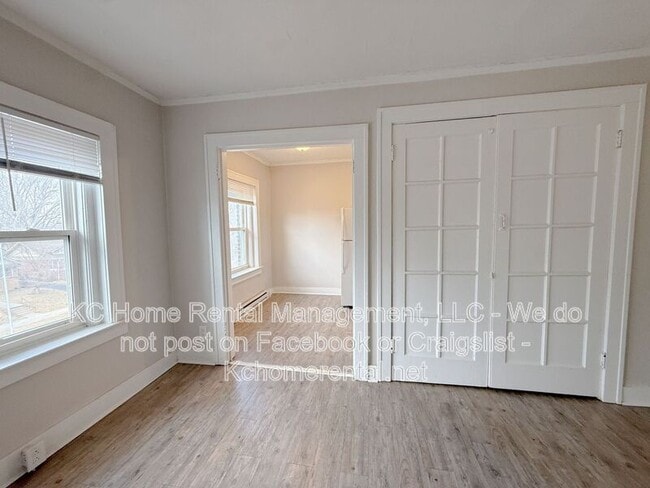 Building Photo - 305 Gladstone Blvd