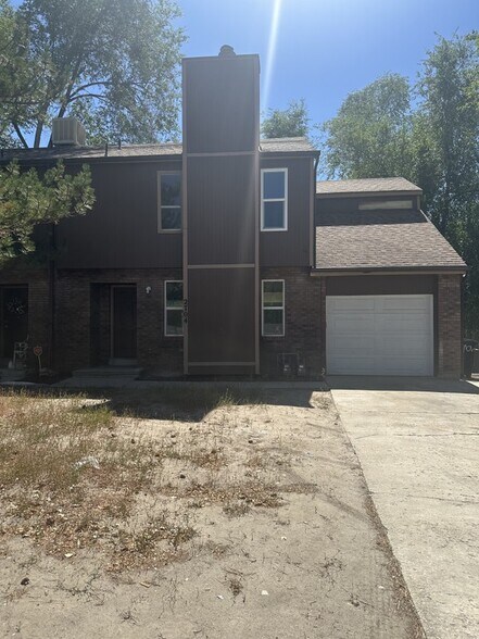 Building Photo - 2704 E Crk Rd